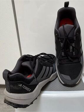 Adidas Terrex All-season Shoe (Youth 5.5/ Women’s 7.0-7.5…large fit)